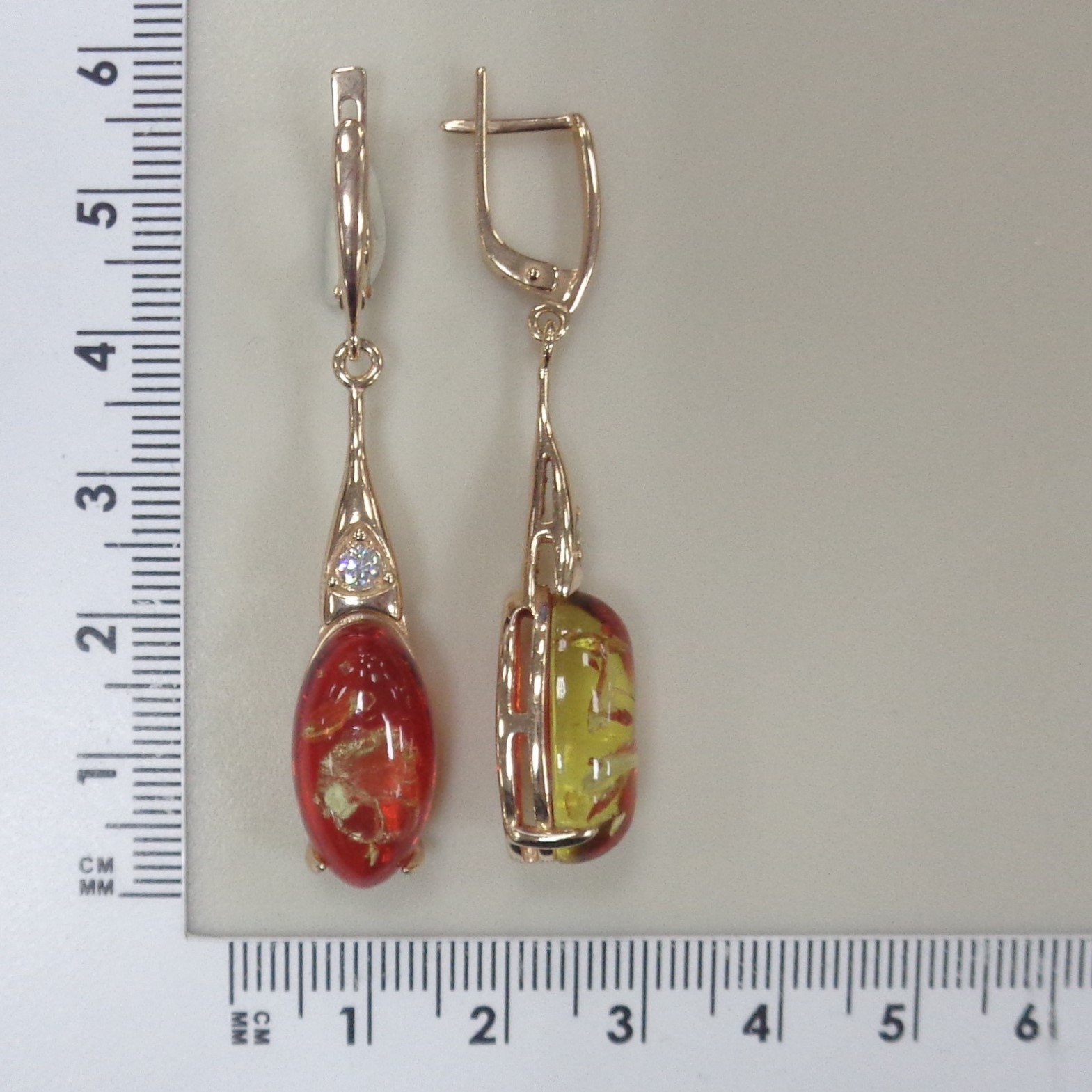 Серебряные серьги с янтарем